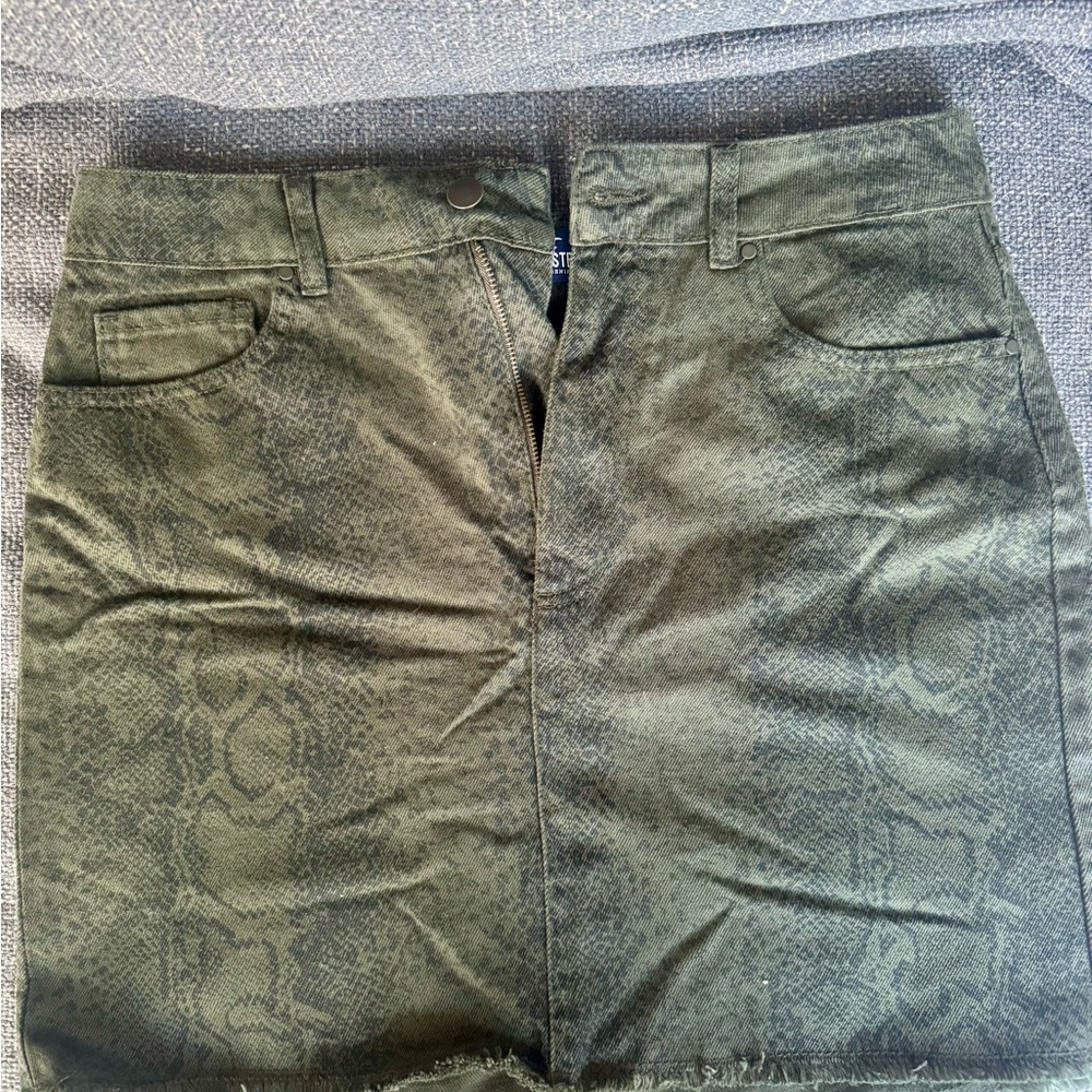 NWT Hollister Green Snake Print Skirt